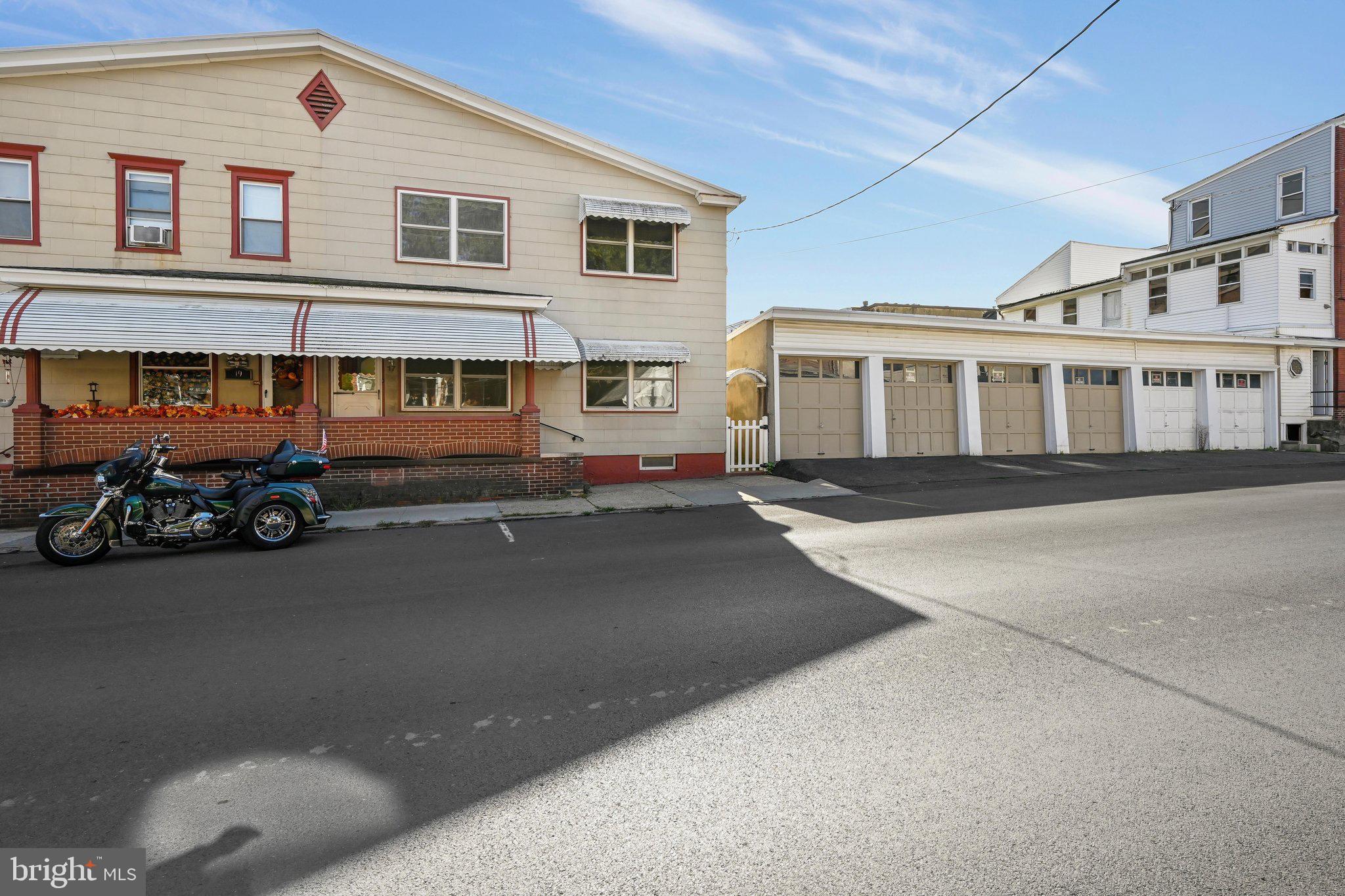 17 N 4TH STREET