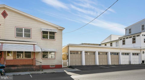 Townhouse For Sale - 17 N 4th Street<br/> Schuylkill County, MINERSVILLE, PA 17954