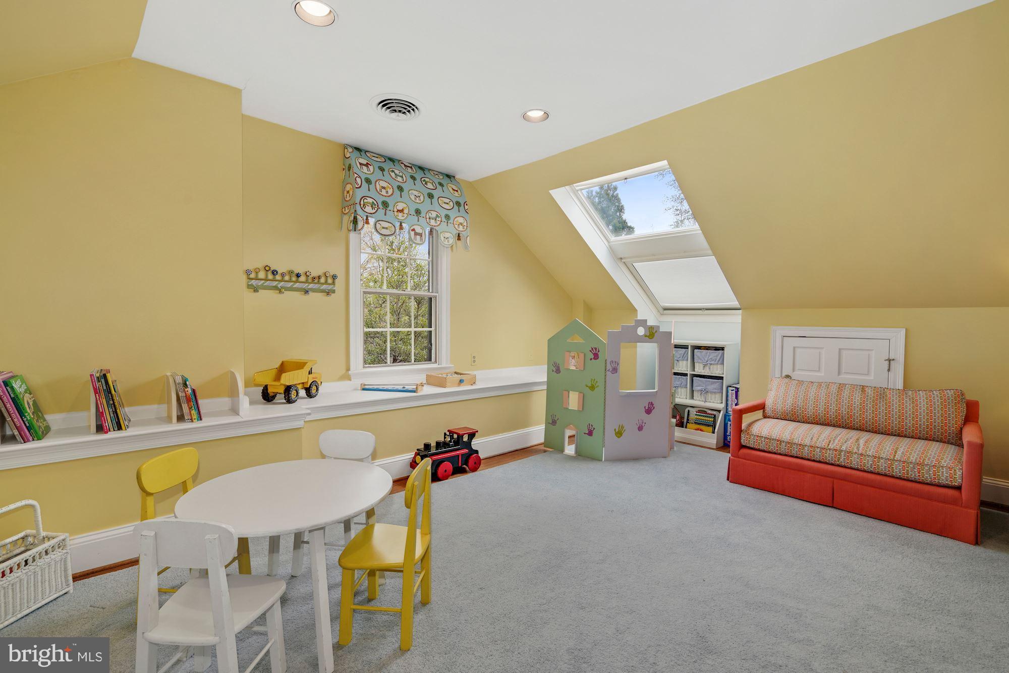 CHEVY CHASE VILLAGE - Residential