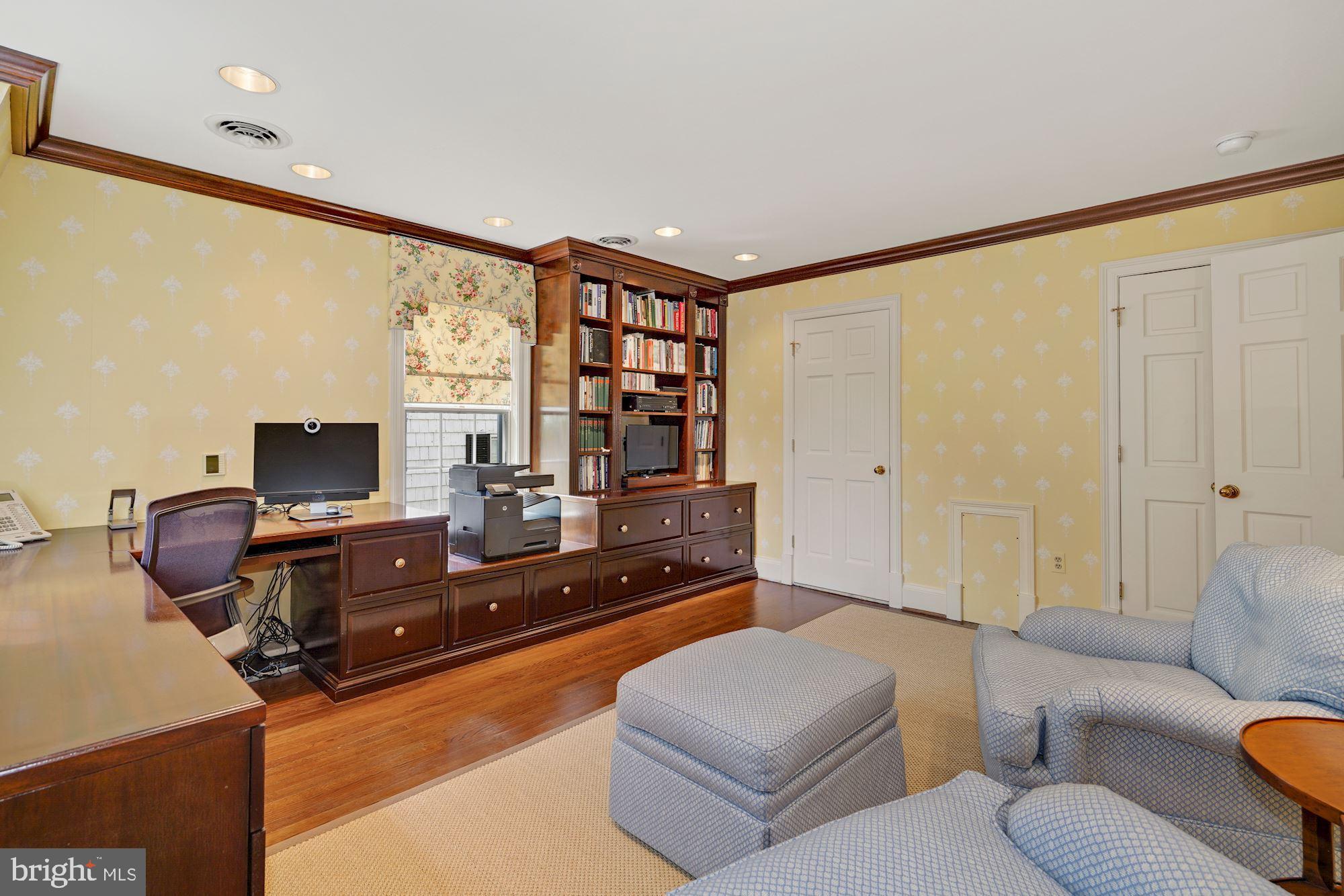 CHEVY CHASE VILLAGE - Residential