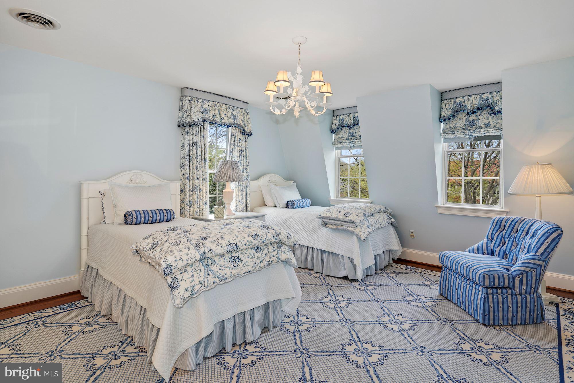 CHEVY CHASE VILLAGE - Residential