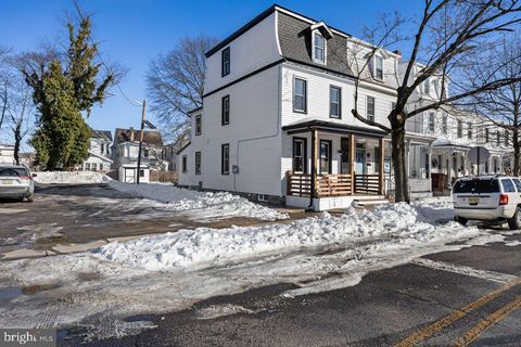 Townhouse For Sale - 401 Wood Street<br/> BURLINGTON, NJ 08016