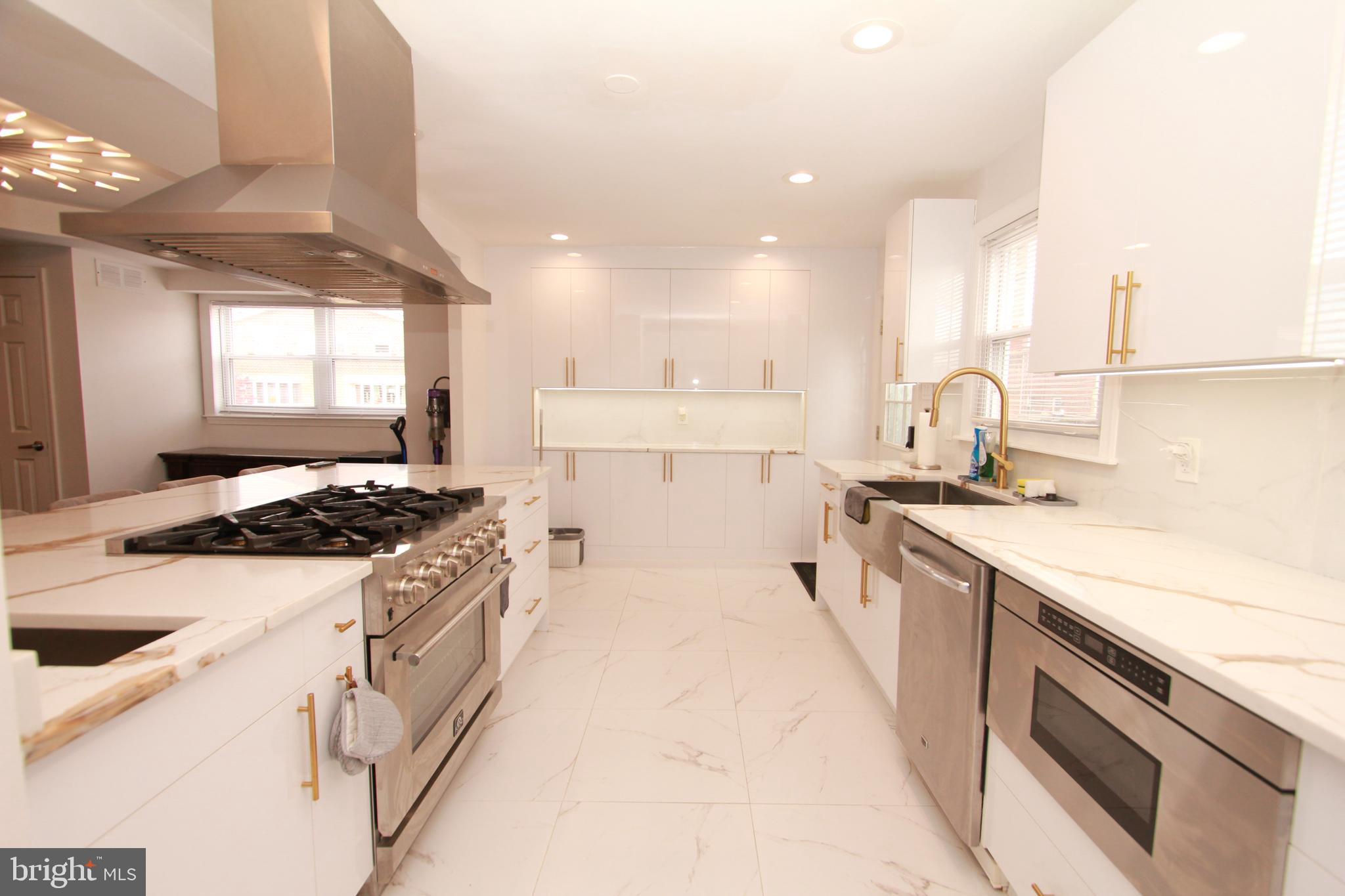 HOLME CIRCLE - Residential