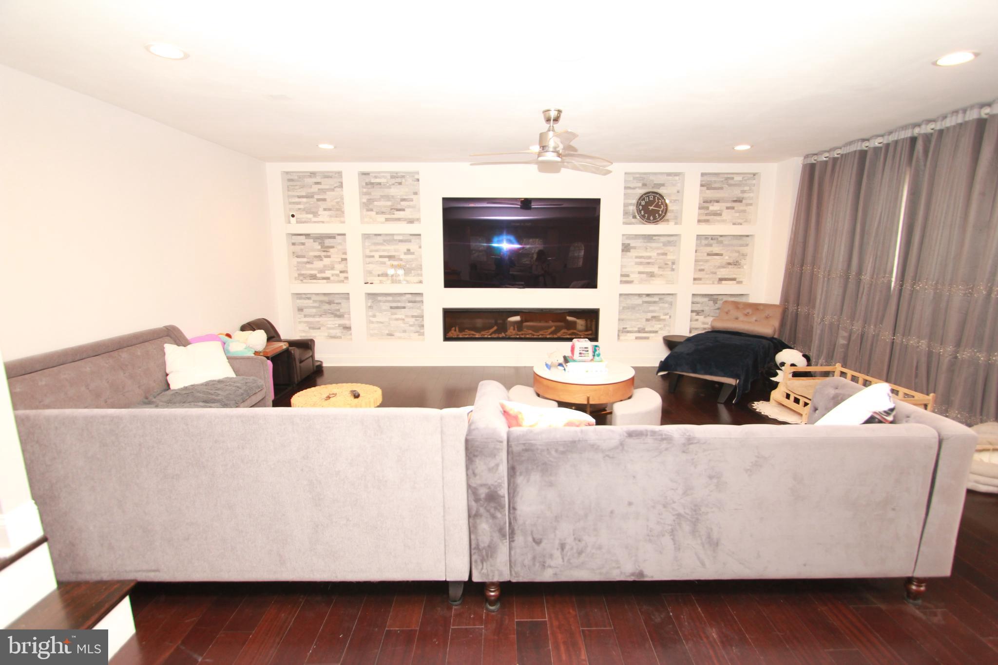 HOLME CIRCLE - Residential