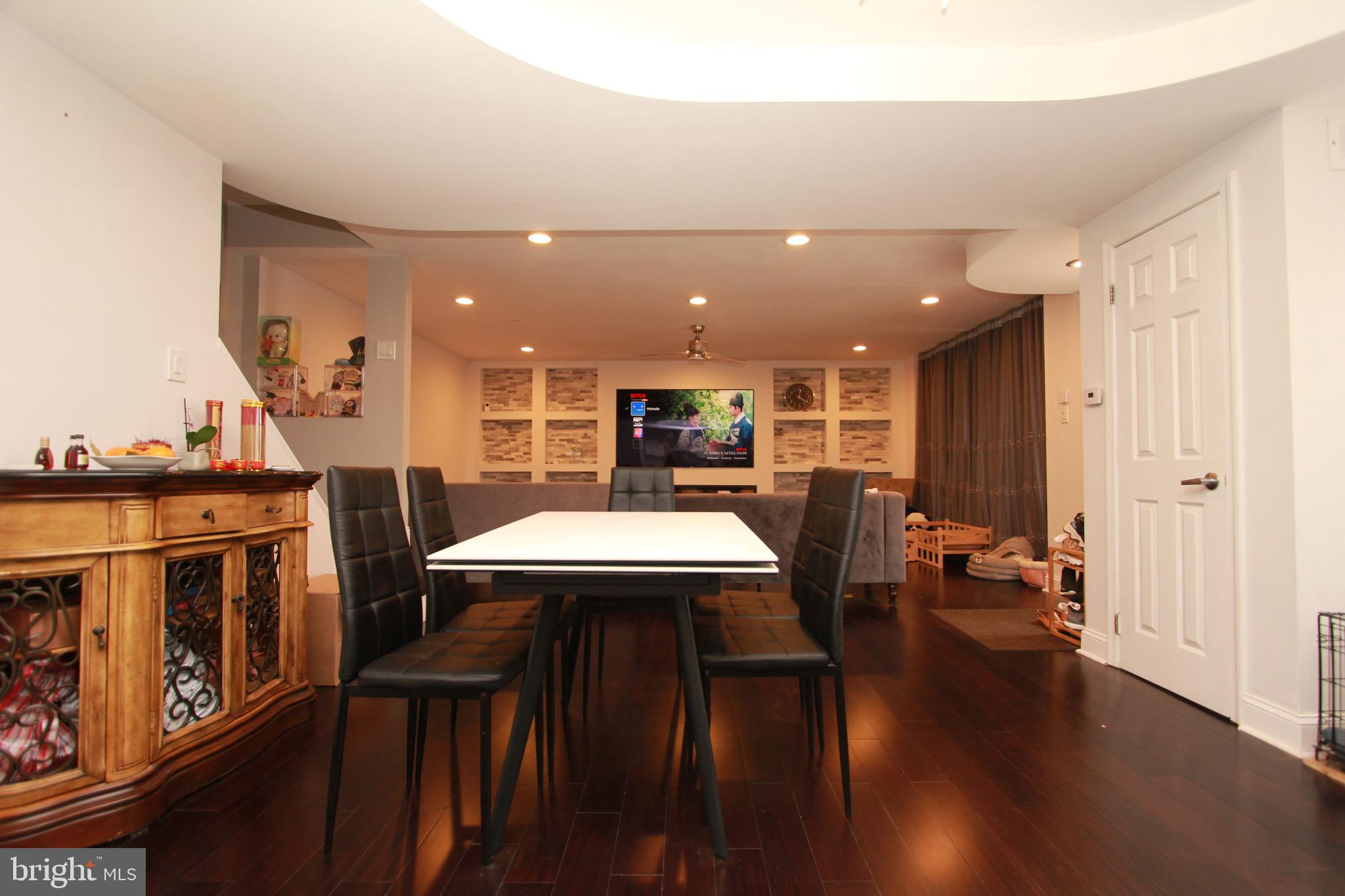 HOLME CIRCLE - Residential