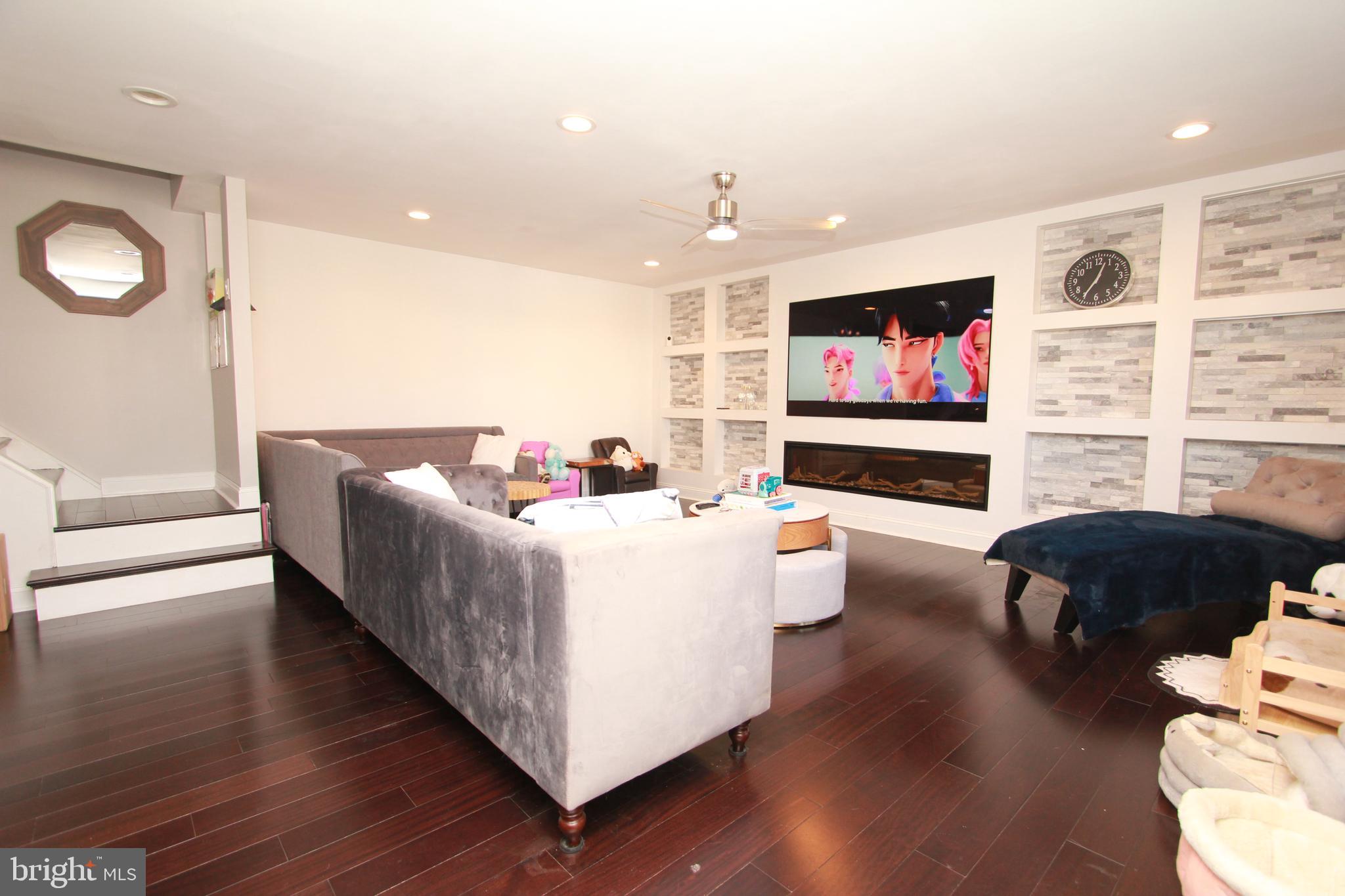 HOLME CIRCLE - Residential