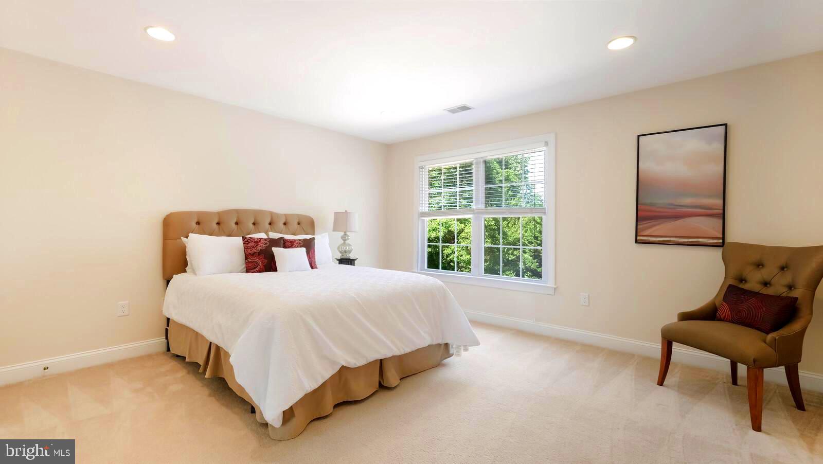 PONDVIEW - Residential