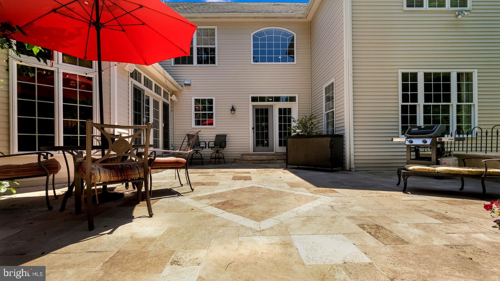 PONDVIEW - Residential