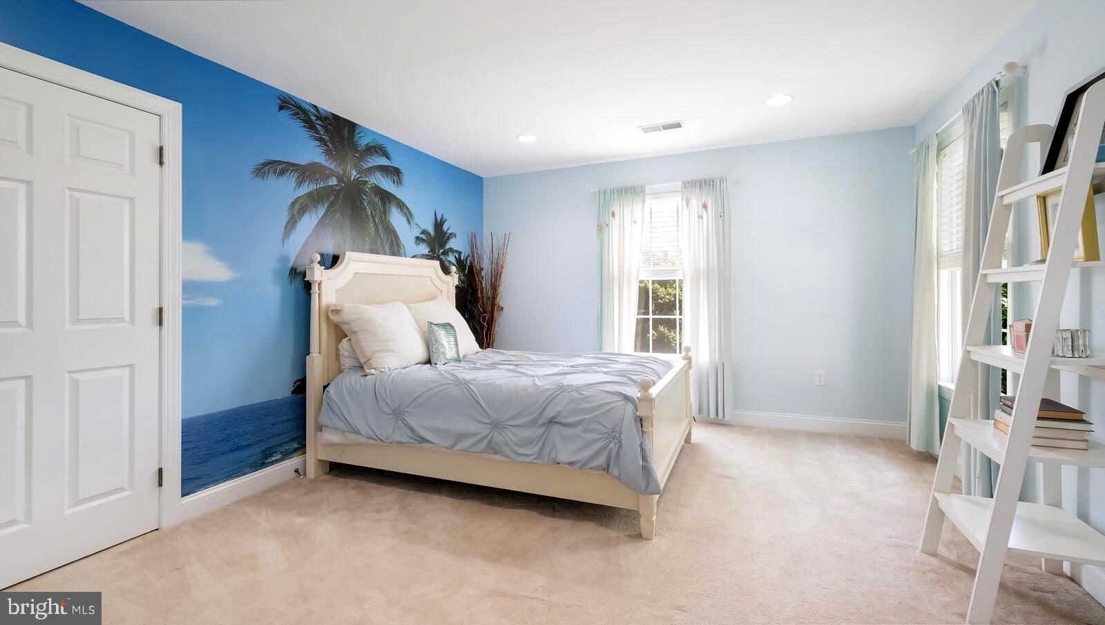 PONDVIEW - Residential