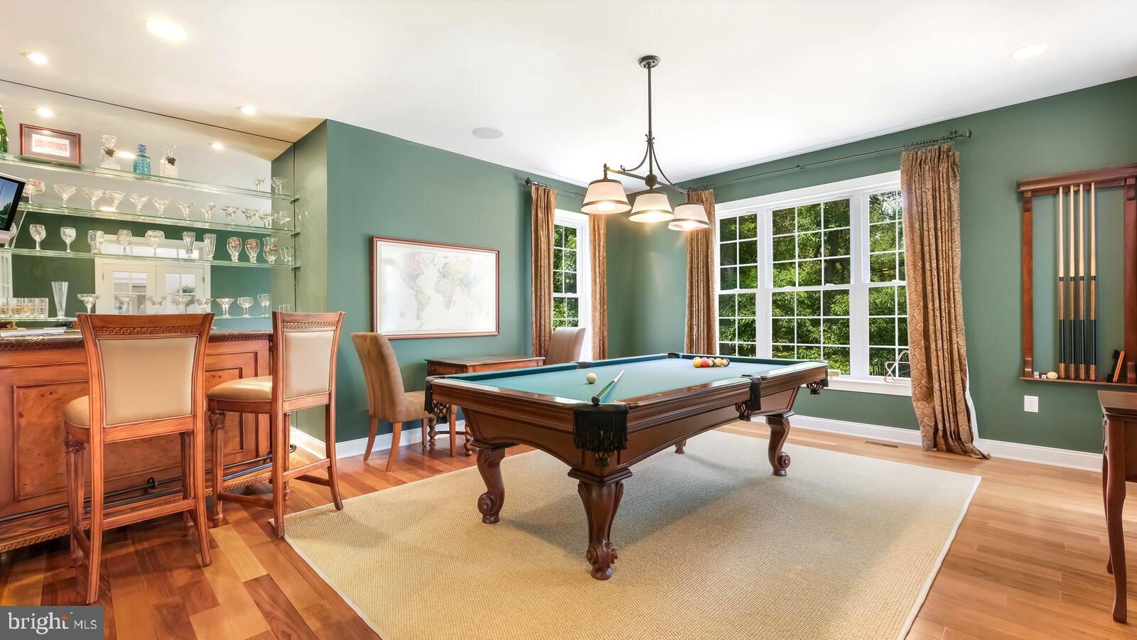 PONDVIEW - Residential