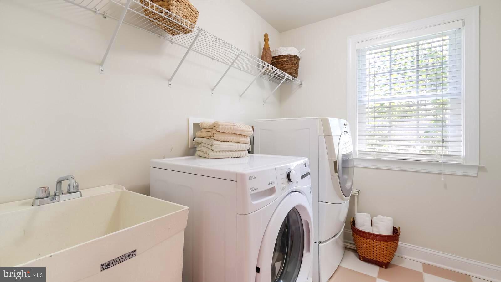 PONDVIEW - Residential