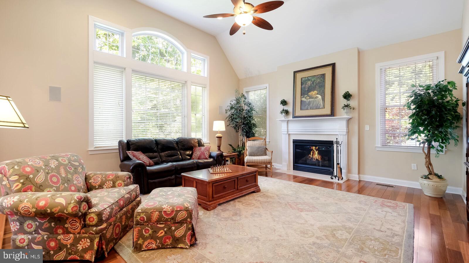 PONDVIEW - Residential