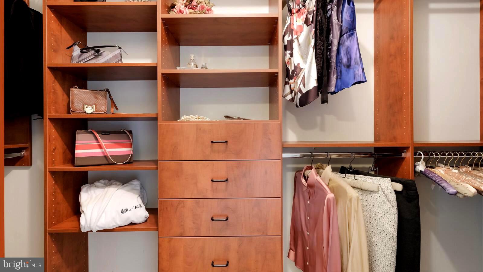 PONDVIEW - Residential