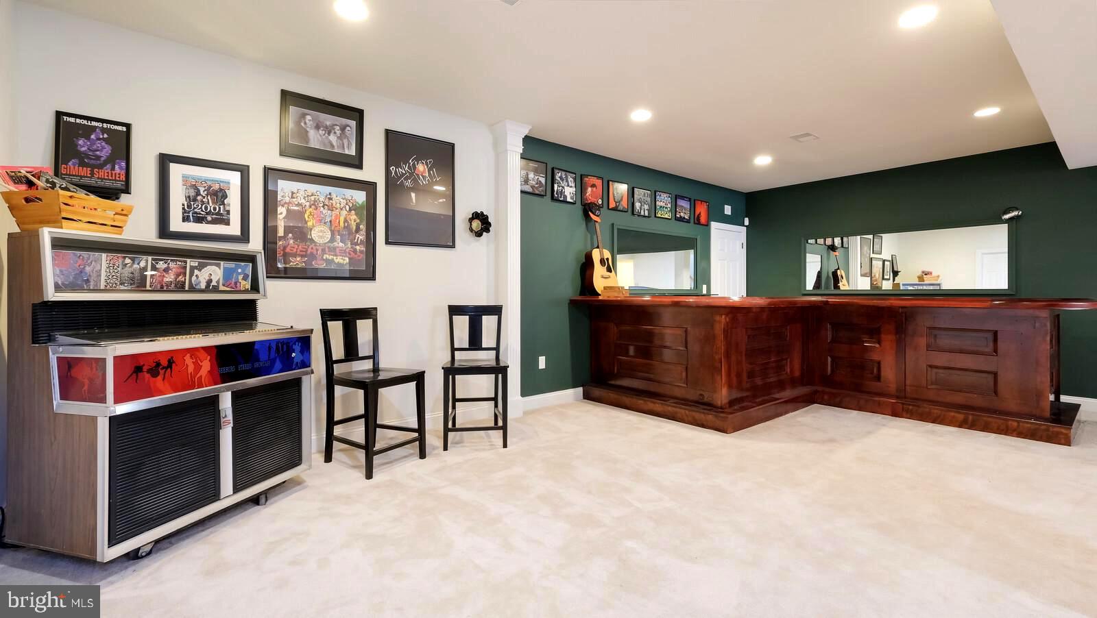 PONDVIEW - Residential