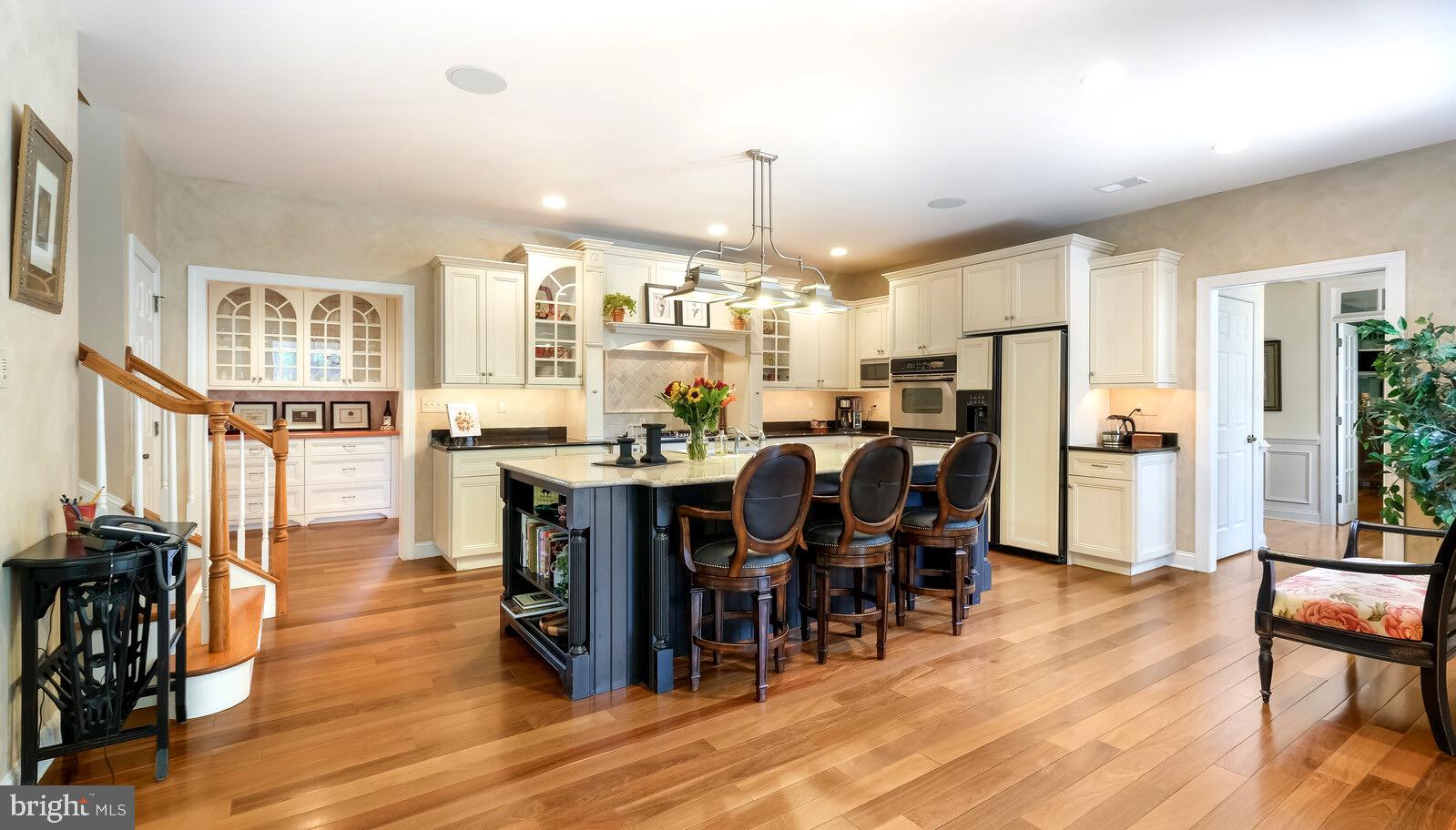 PONDVIEW - Residential