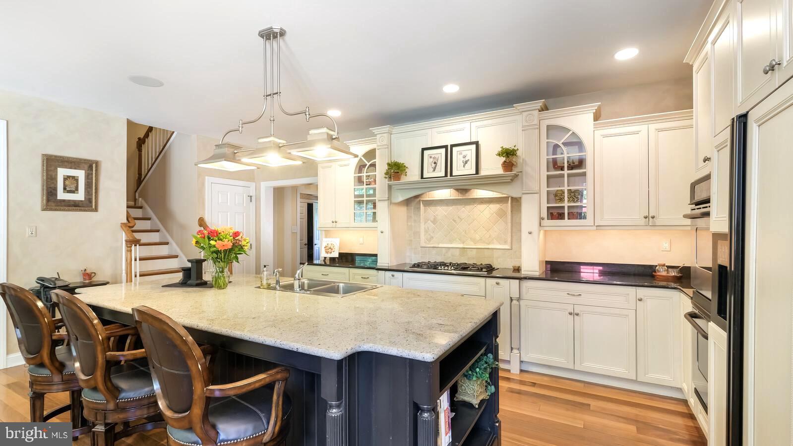 PONDVIEW - Residential