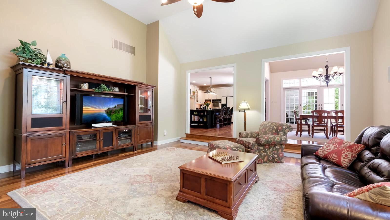 PONDVIEW - Residential