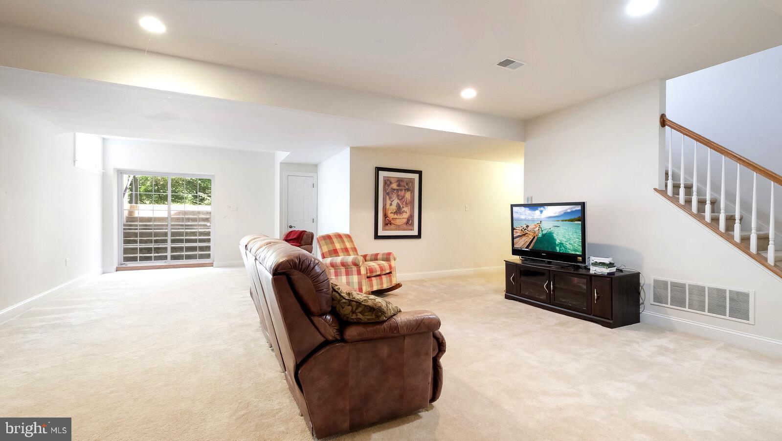 PONDVIEW - Residential