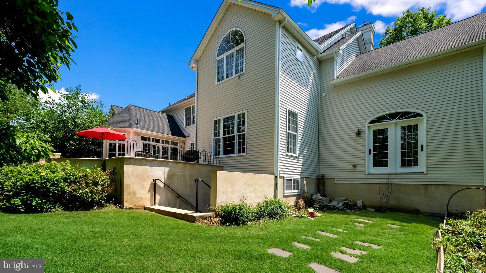 PONDVIEW - Residential