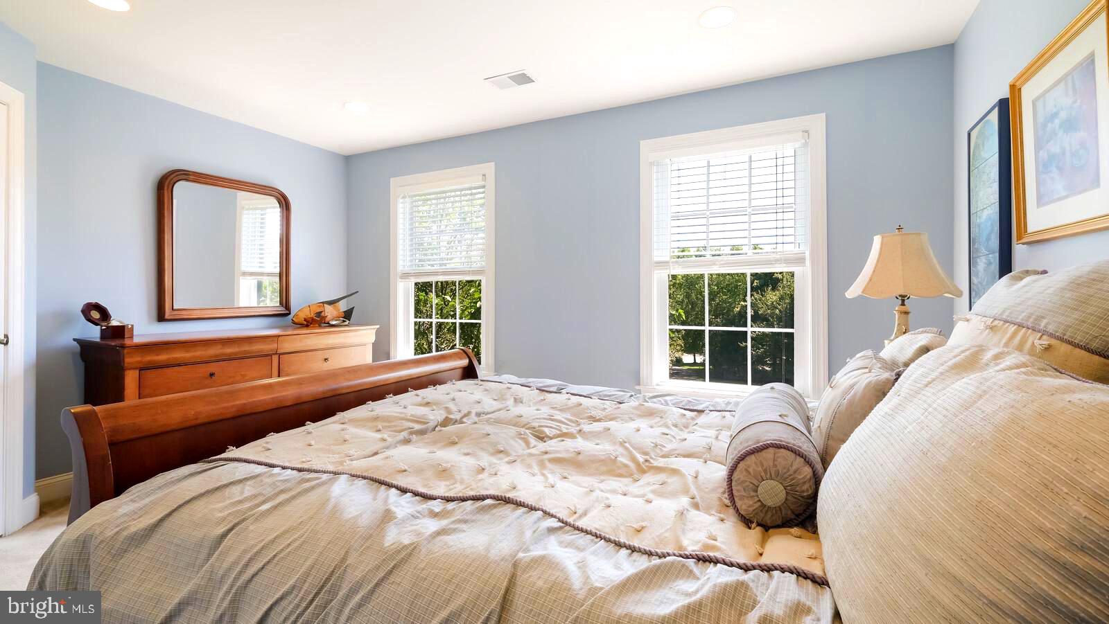 PONDVIEW - Residential