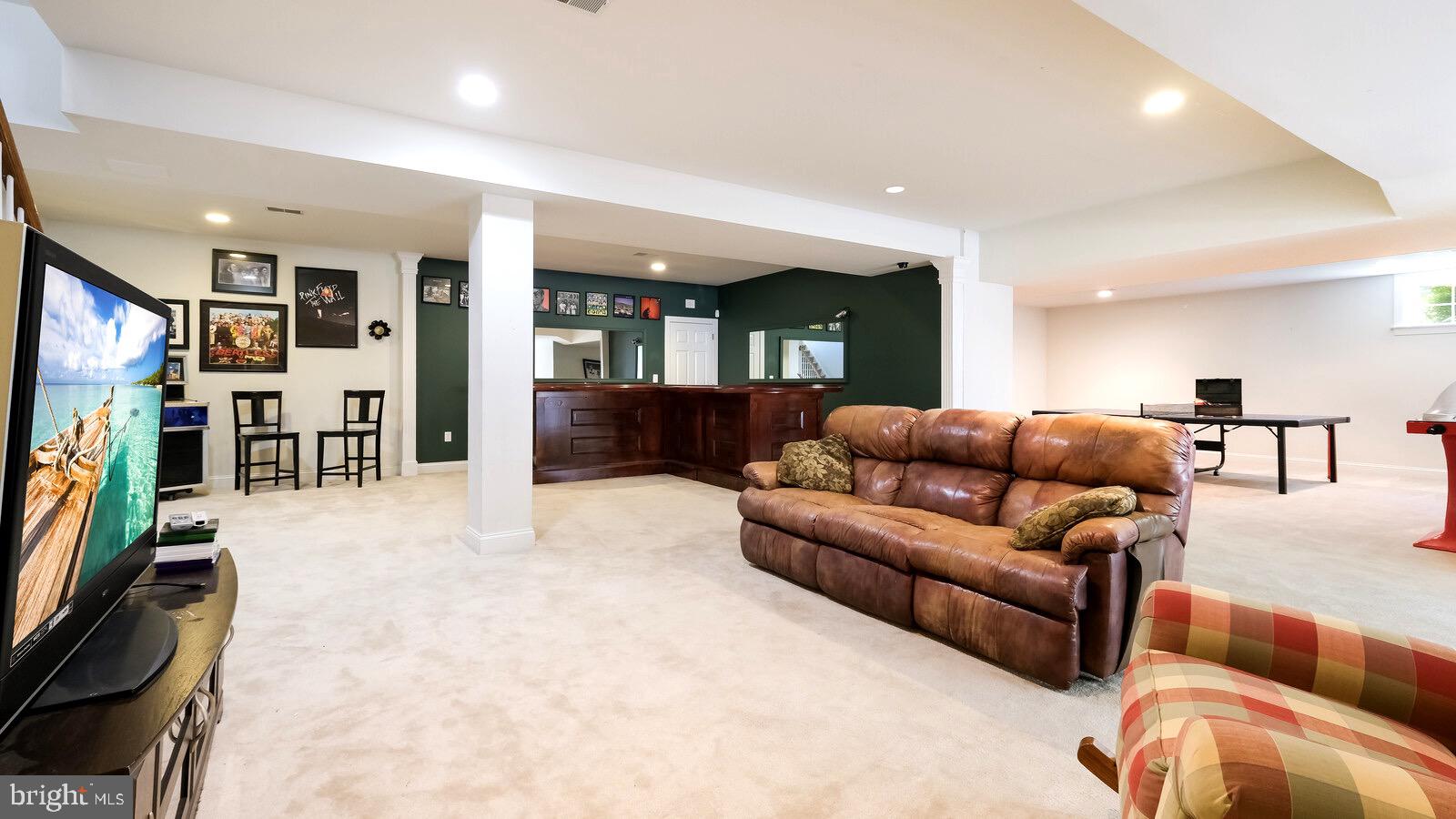 PONDVIEW - Residential