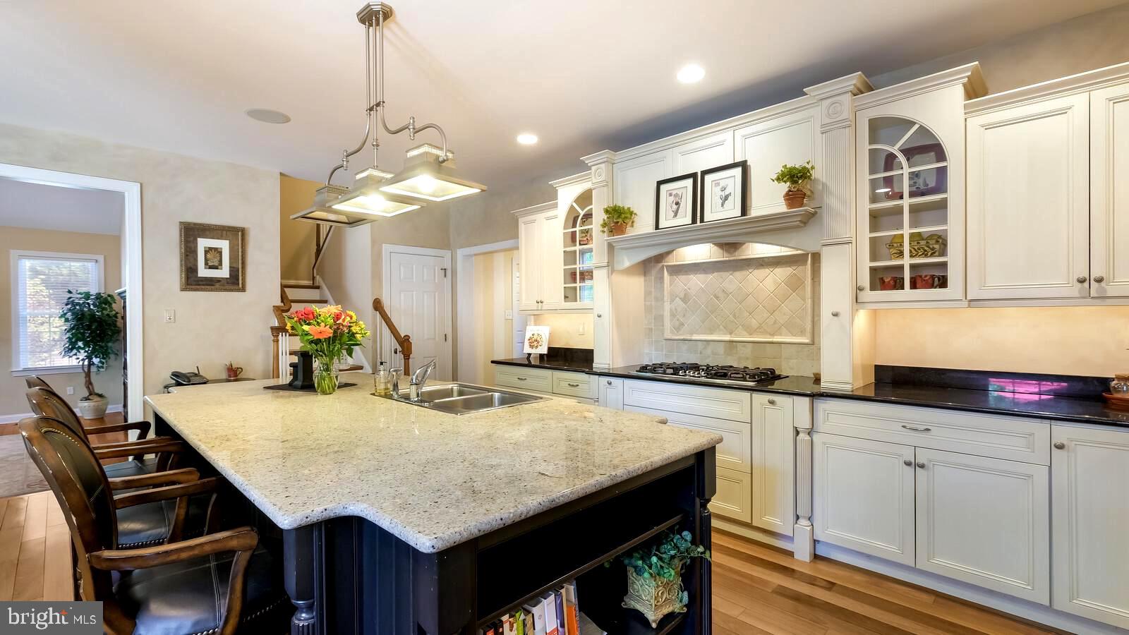 PONDVIEW - Residential