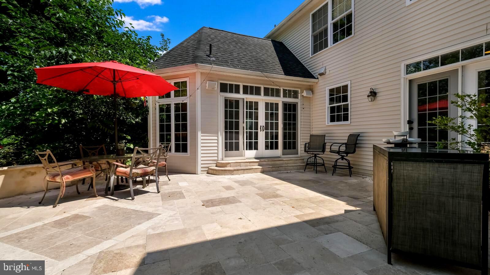 PONDVIEW - Residential