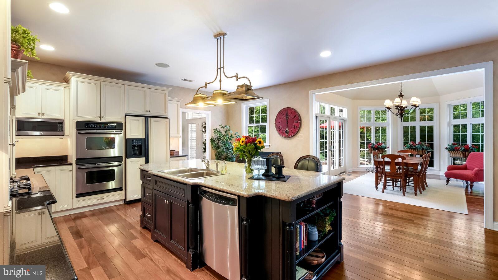 PONDVIEW - Residential