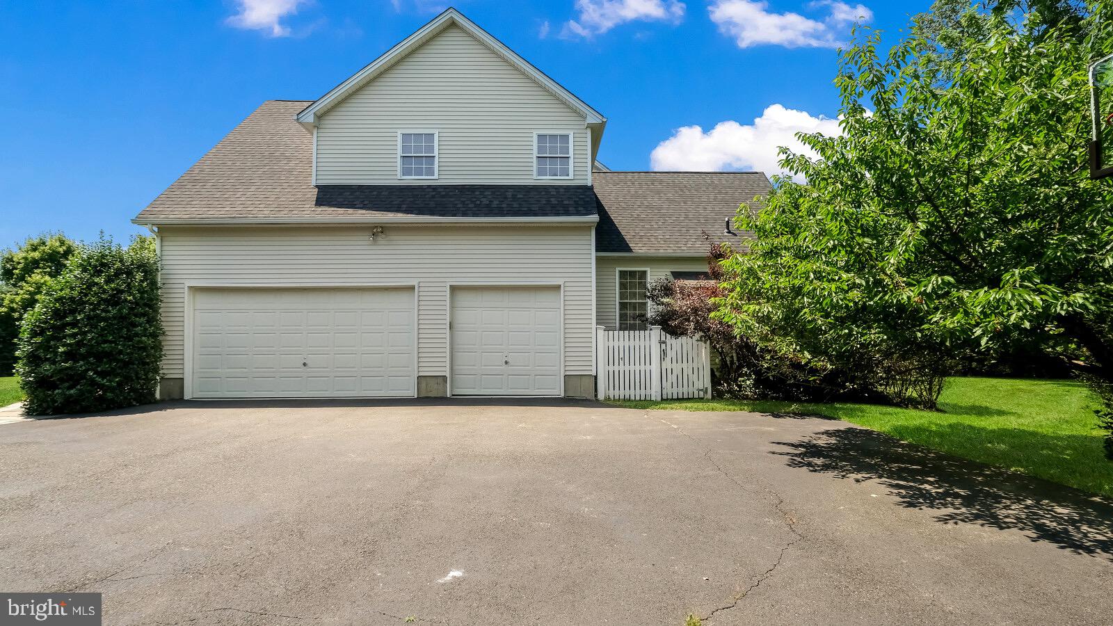 PONDVIEW - Residential