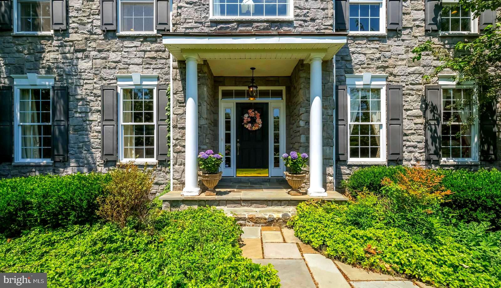 PONDVIEW - Residential