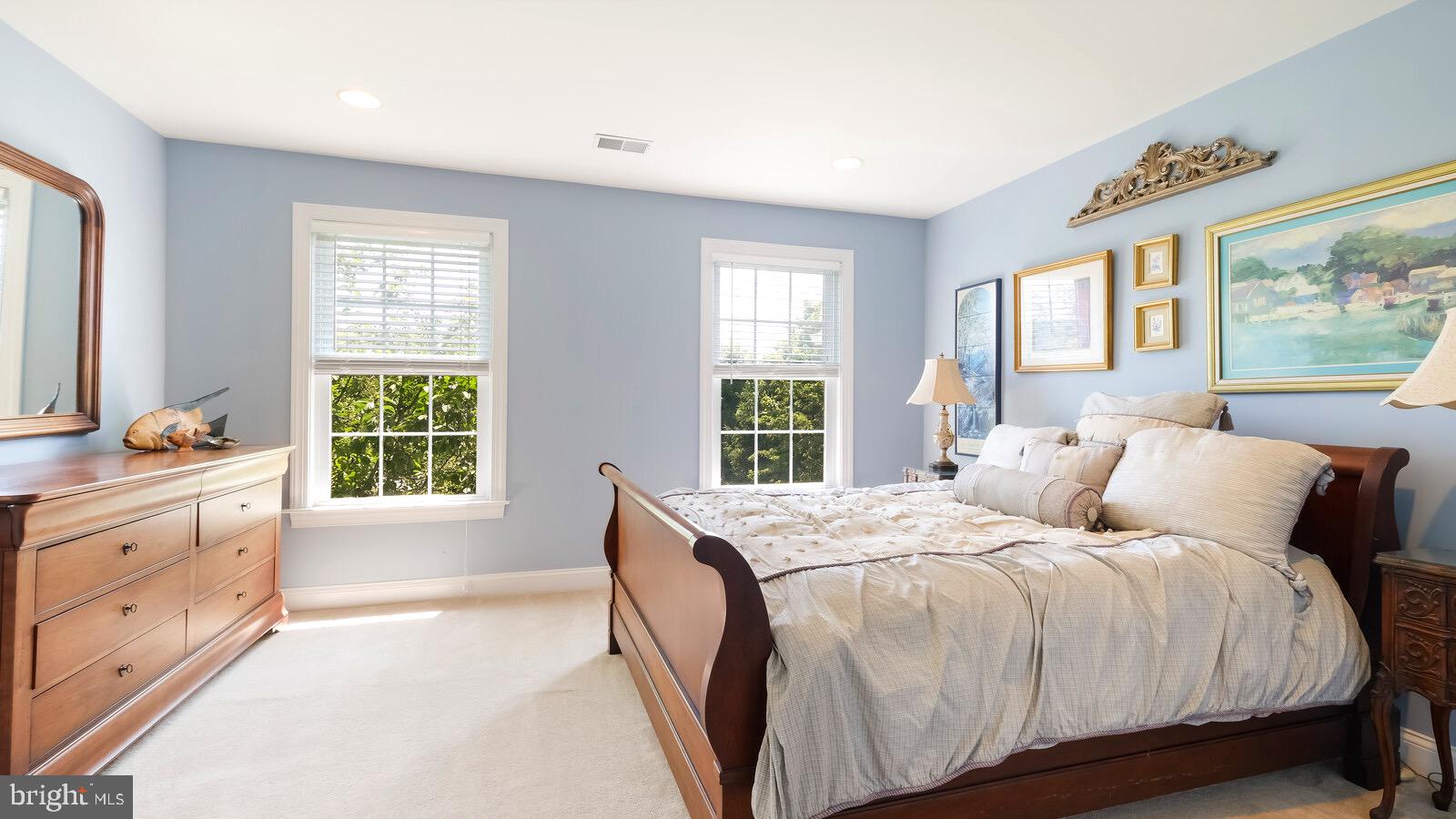 PONDVIEW - Residential