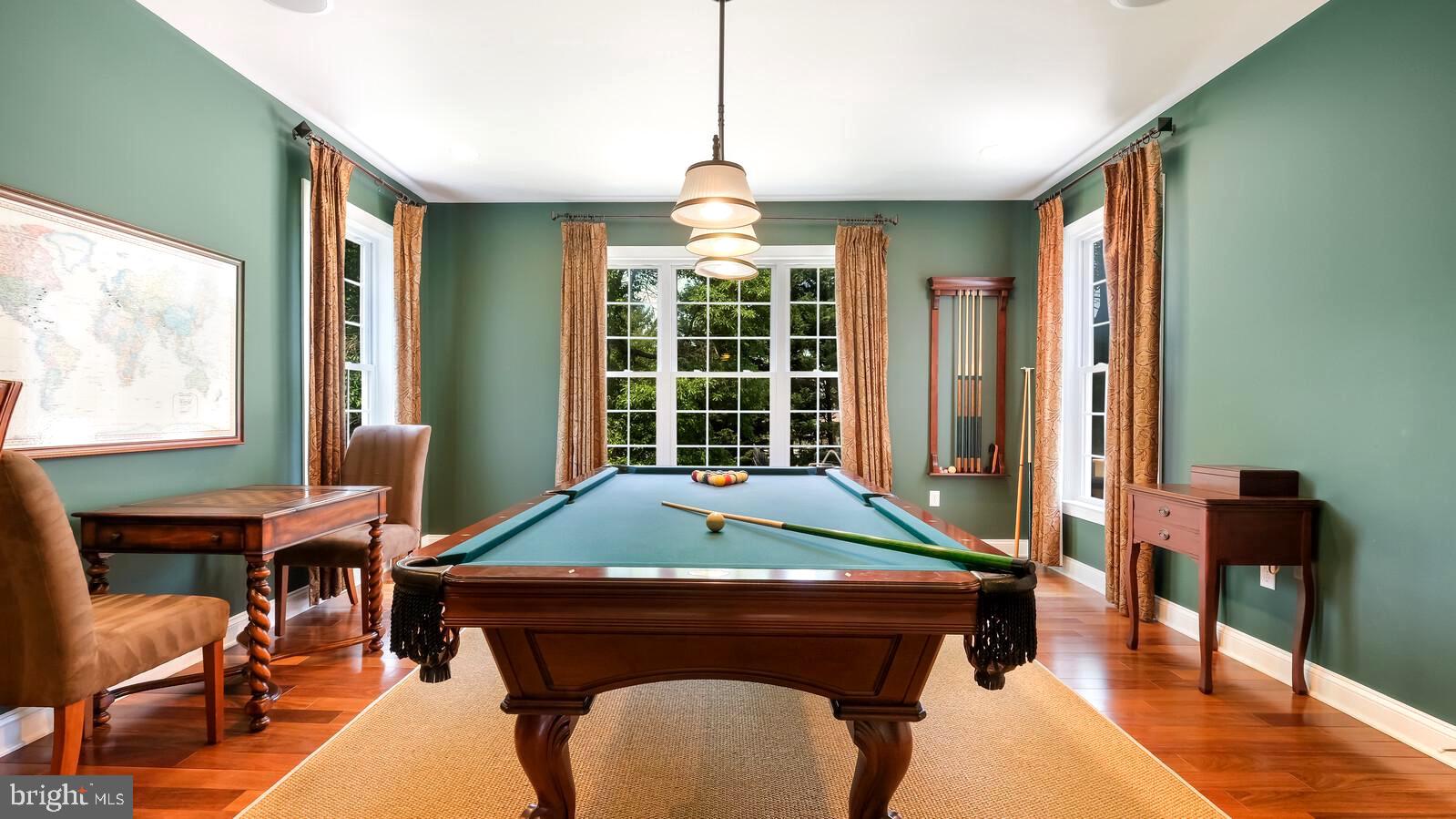 PONDVIEW - Residential