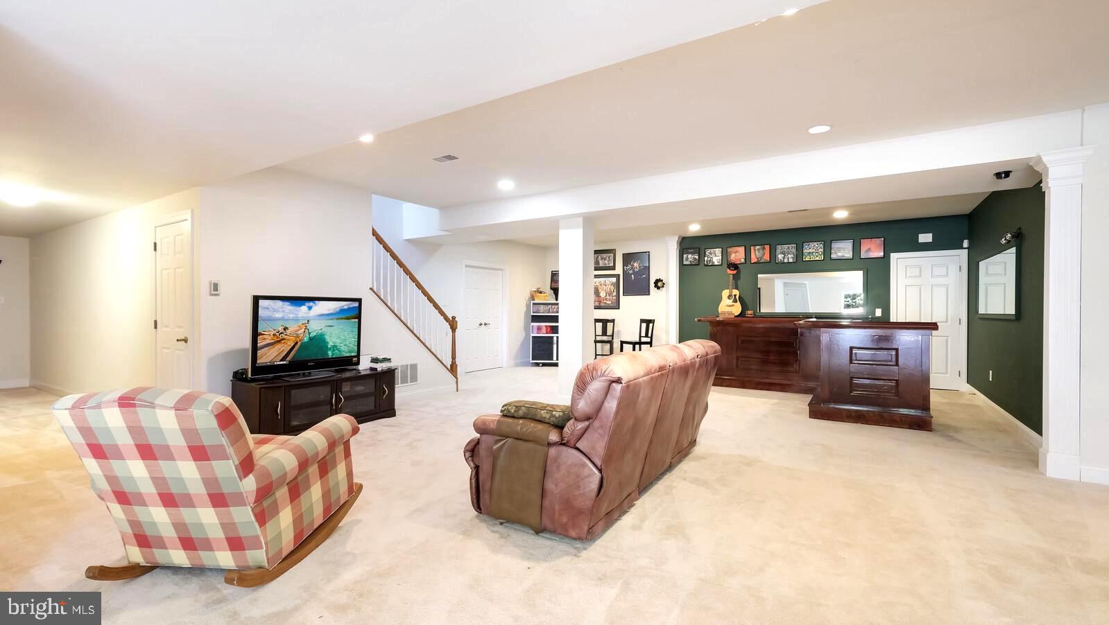 PONDVIEW - Residential