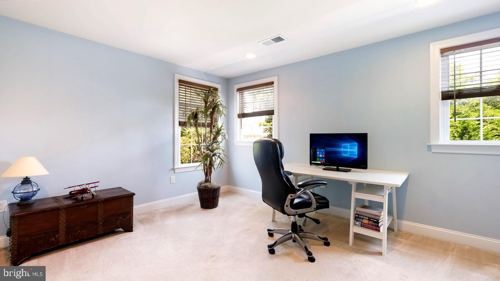 PONDVIEW - Residential