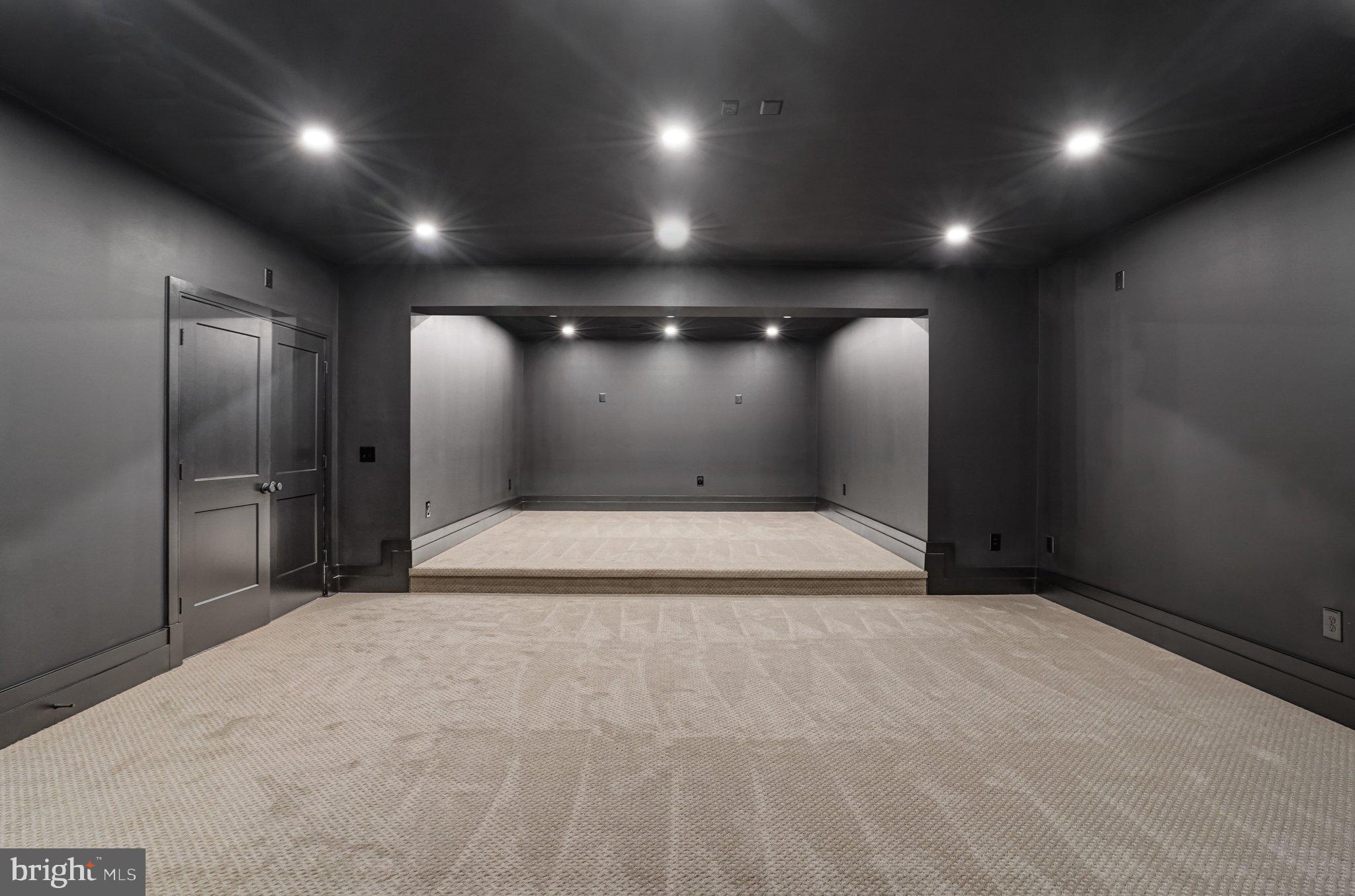 COUNTRY ACRES - Residential