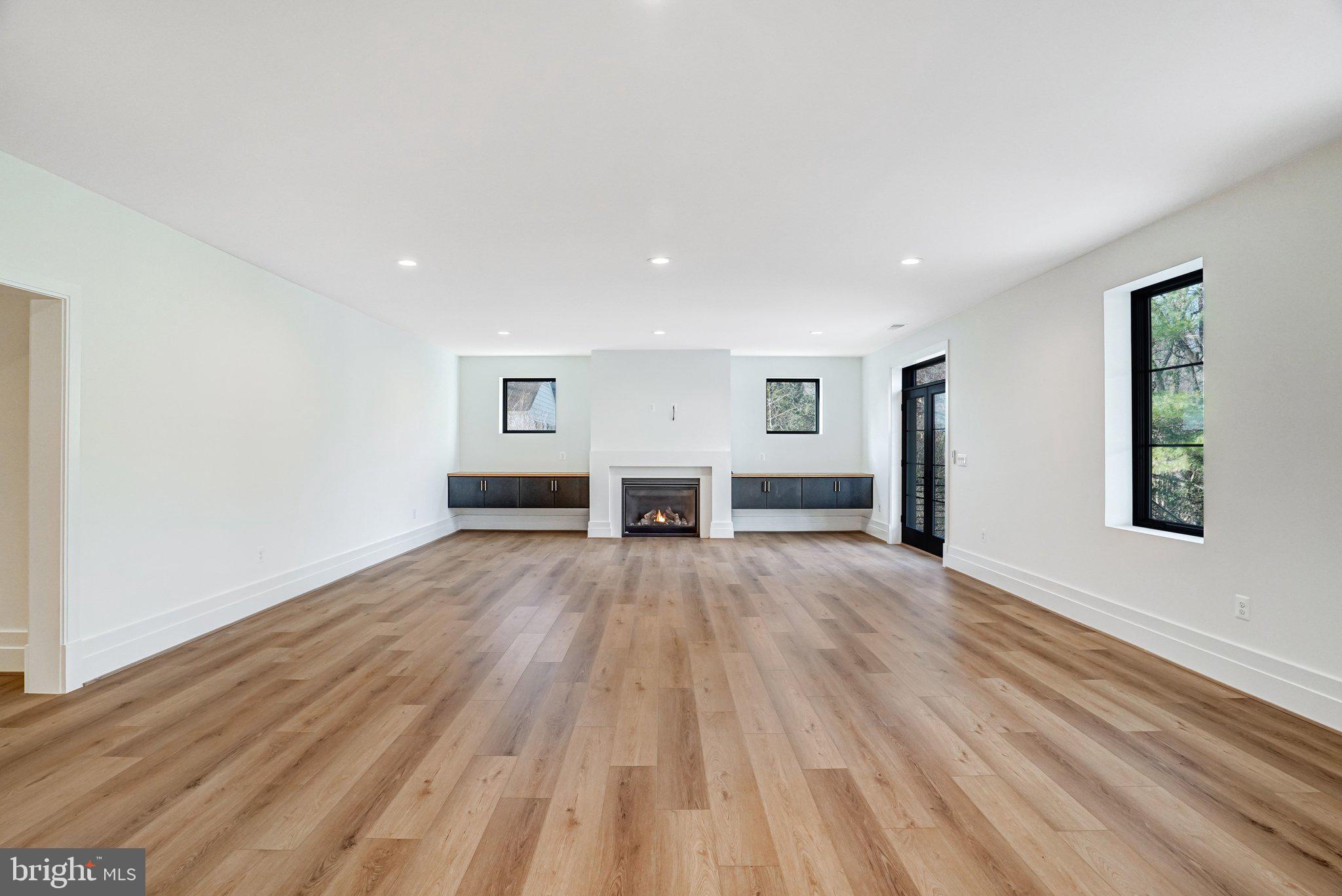 COUNTRY ACRES - Residential