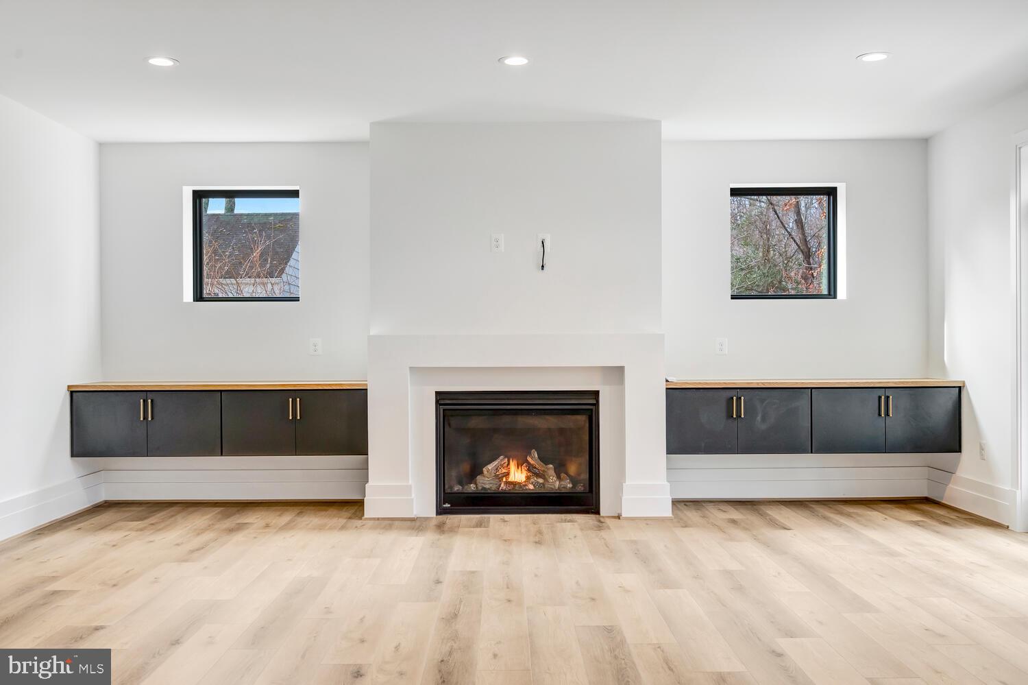 COUNTRY ACRES - Residential