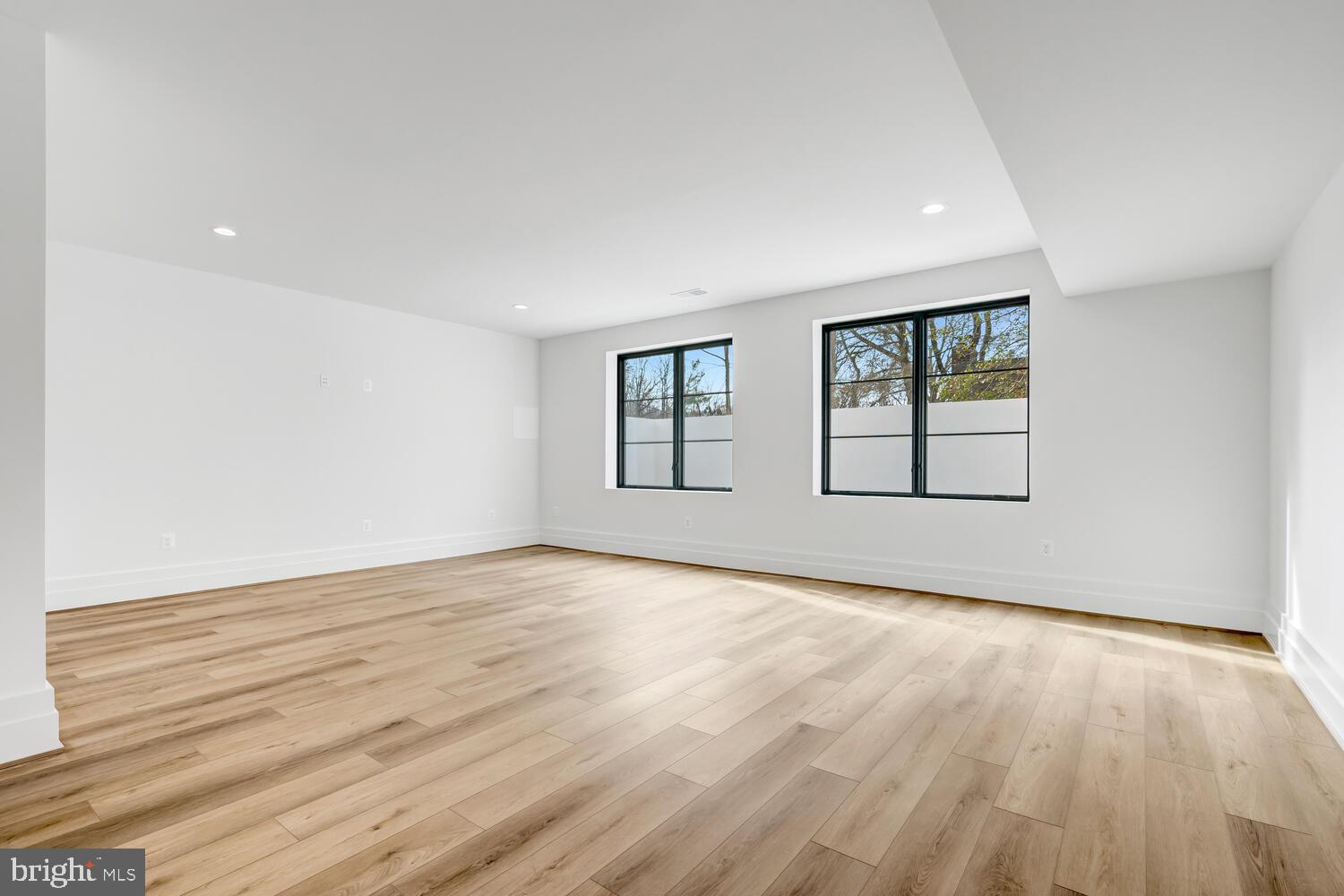 COUNTRY ACRES - Residential