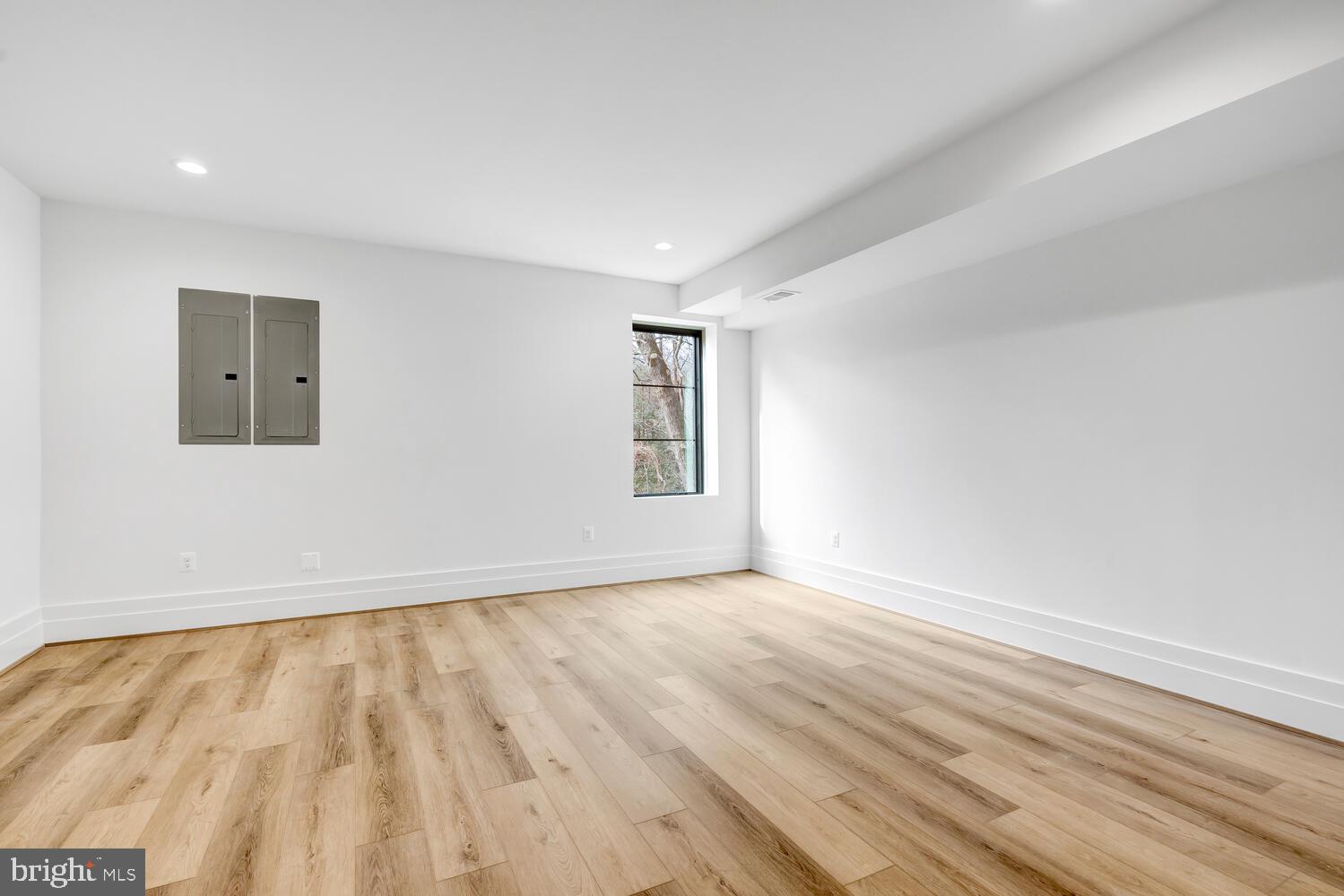 COUNTRY ACRES - Residential