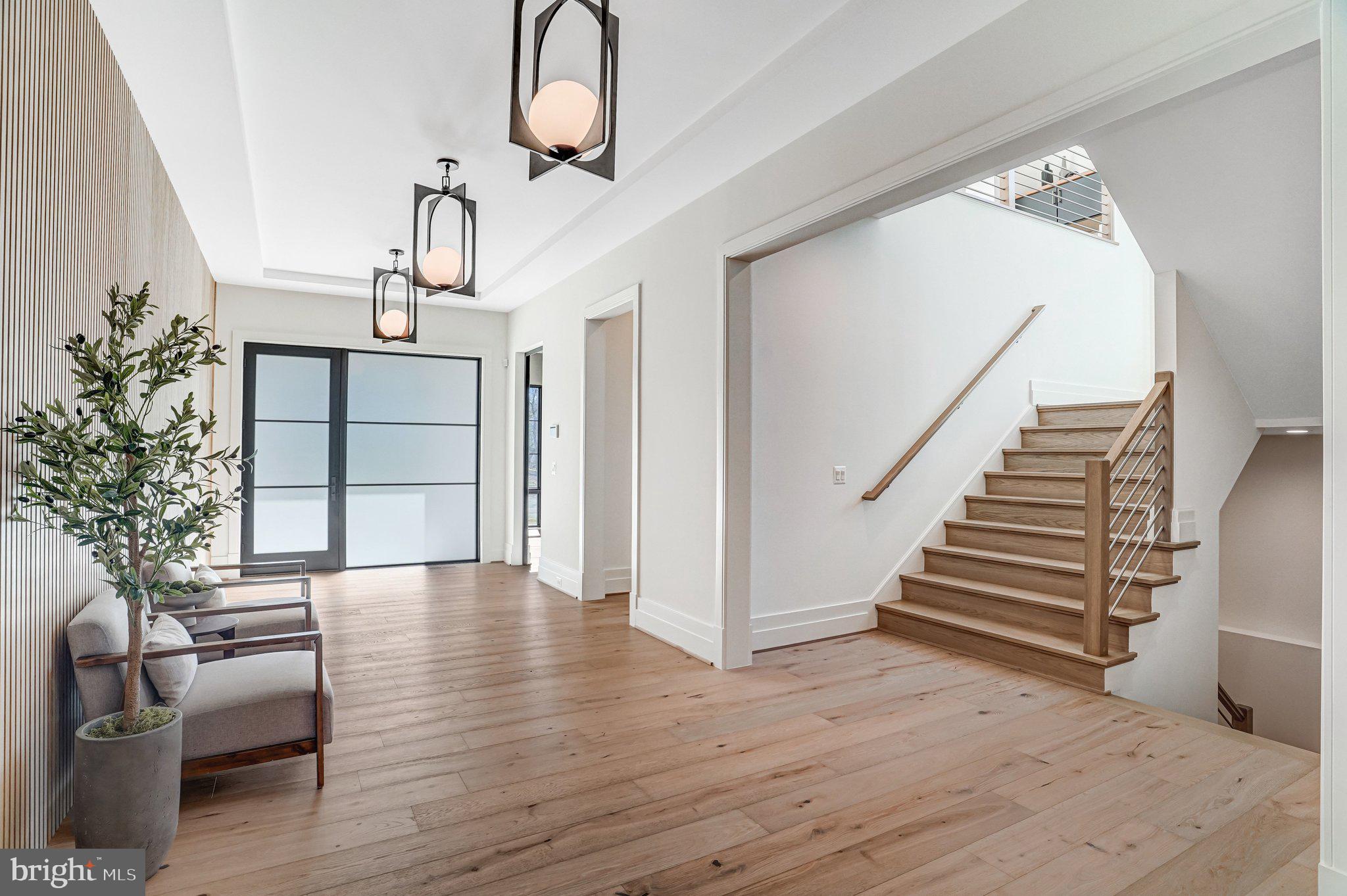 3946 N DUMBARTON STREET