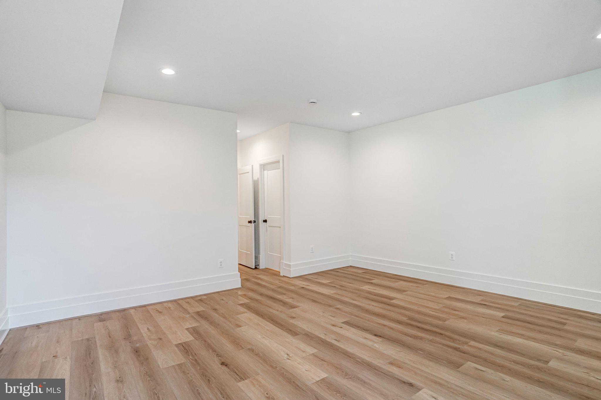 COUNTRY ACRES - Residential