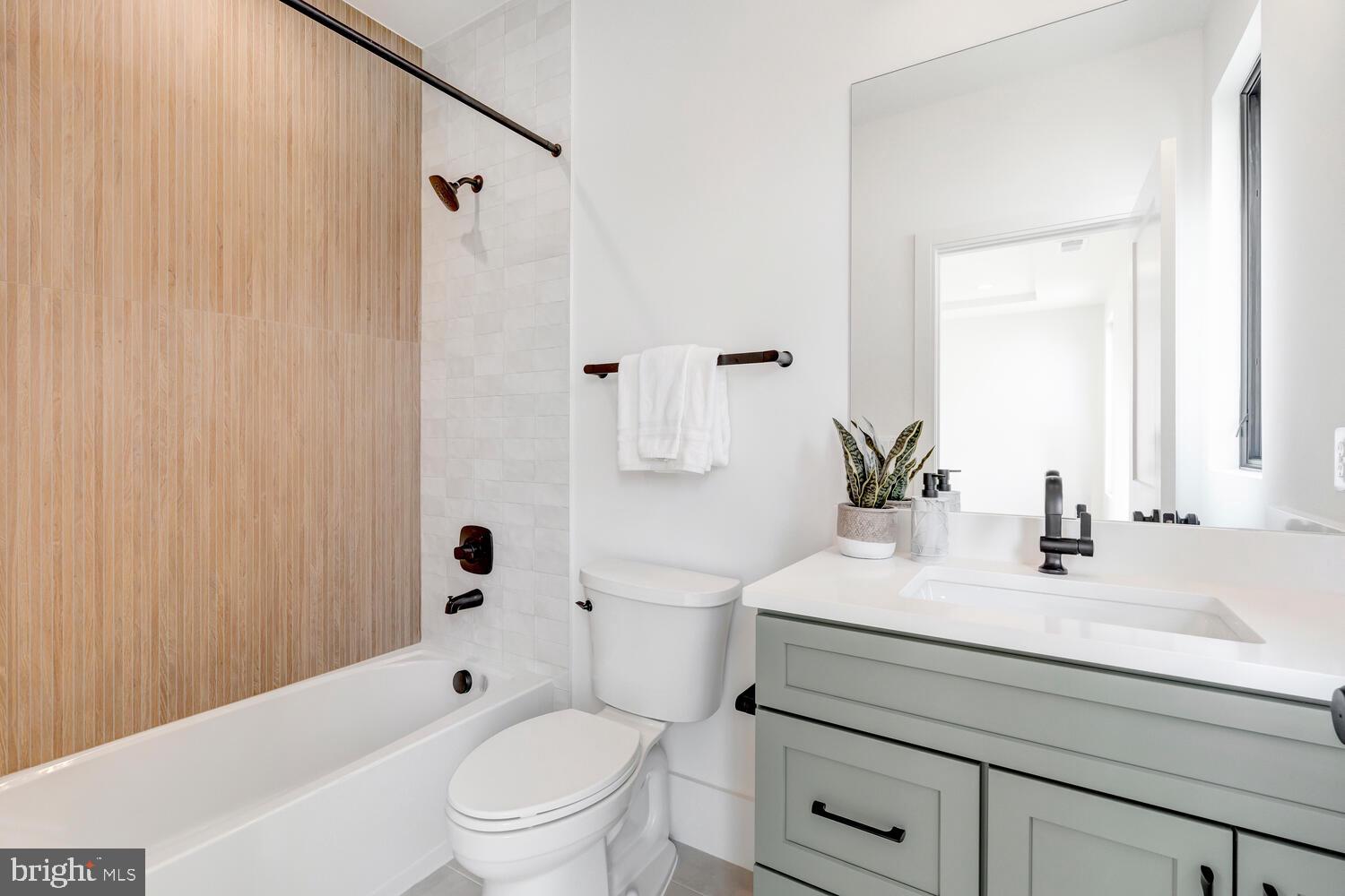 COUNTRY ACRES - Residential