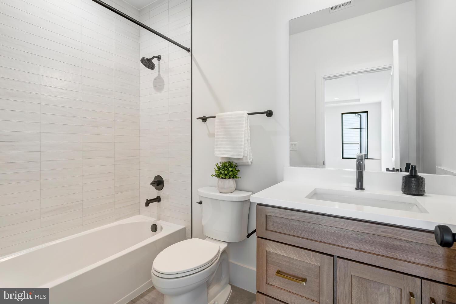 COUNTRY ACRES - Residential