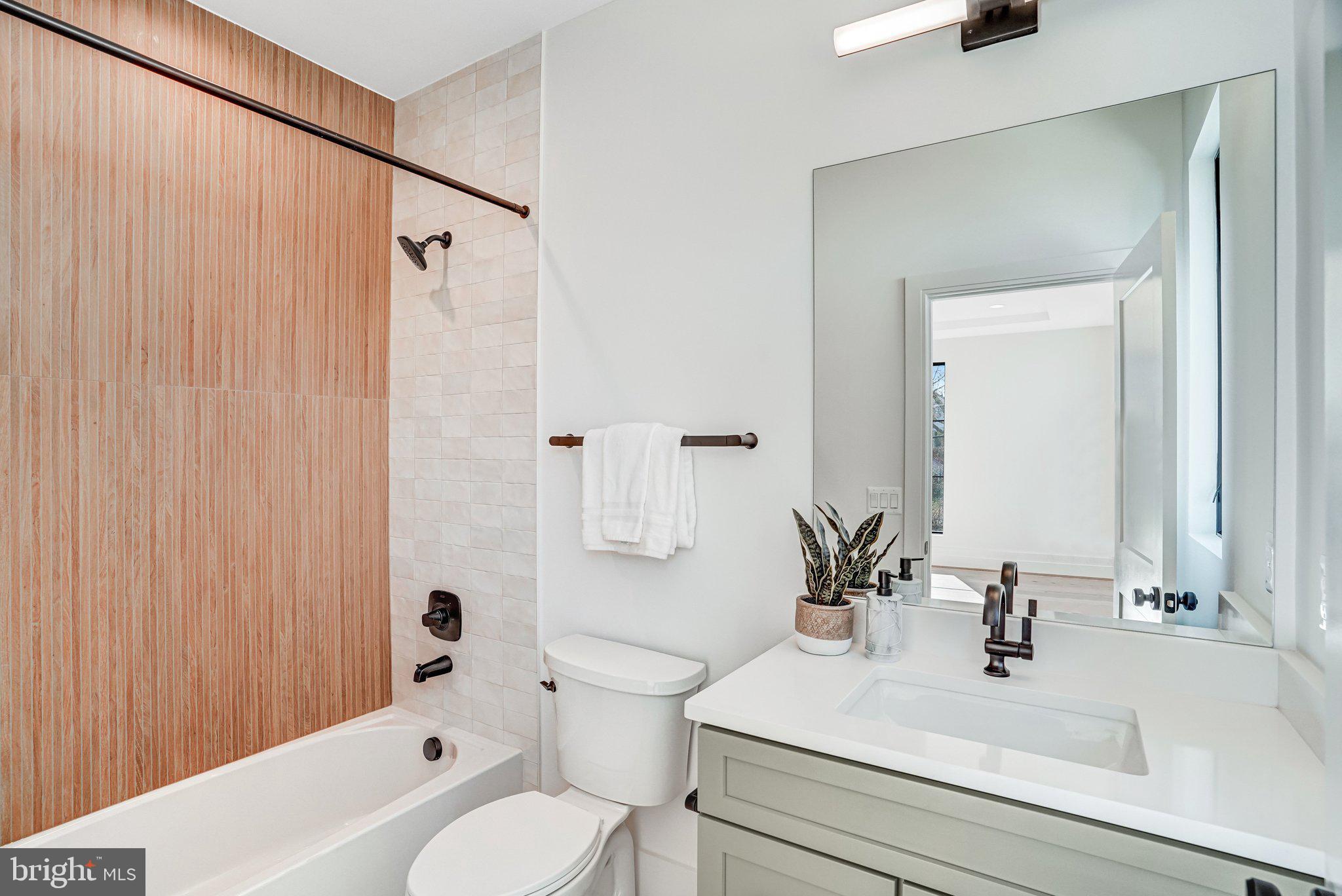 COUNTRY ACRES - Residential