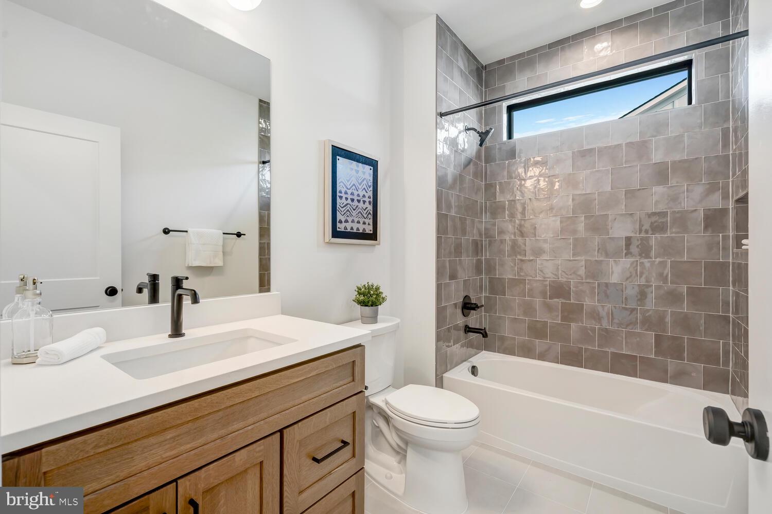 COUNTRY ACRES - Residential