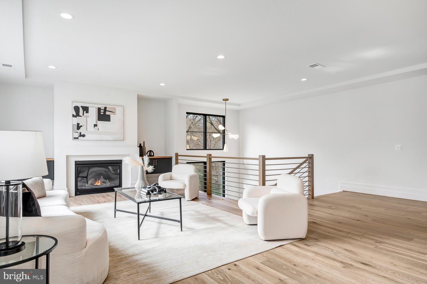 COUNTRY ACRES - Residential