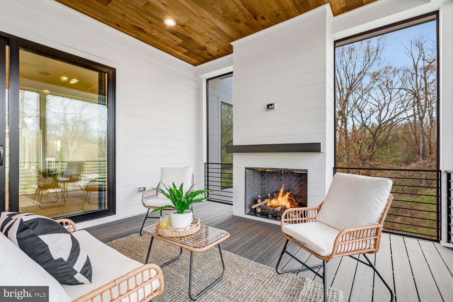 COUNTRY ACRES - Residential