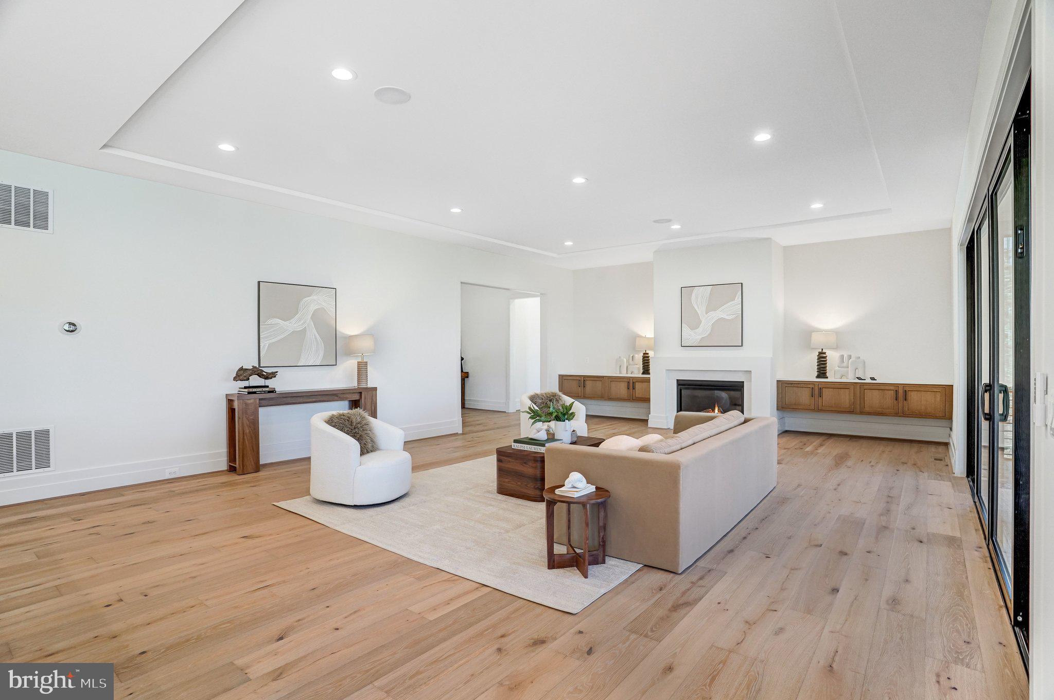 COUNTRY ACRES - Residential