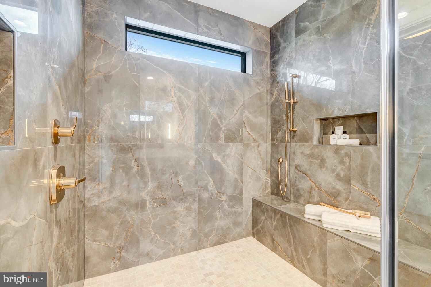 COUNTRY ACRES - Residential