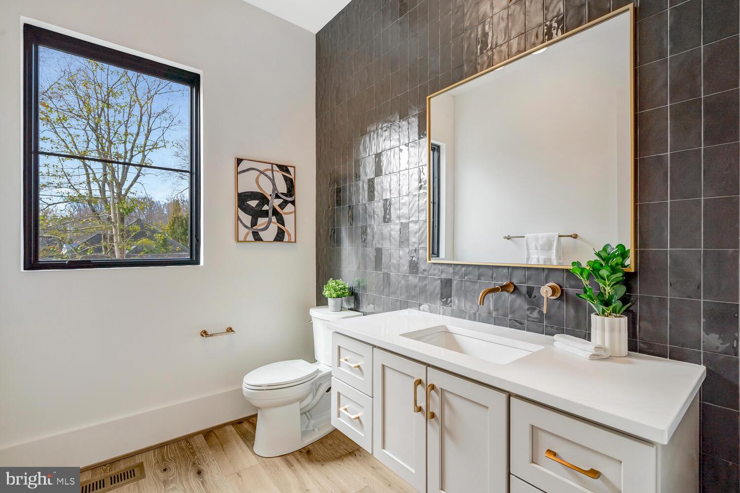 COUNTRY ACRES - Residential